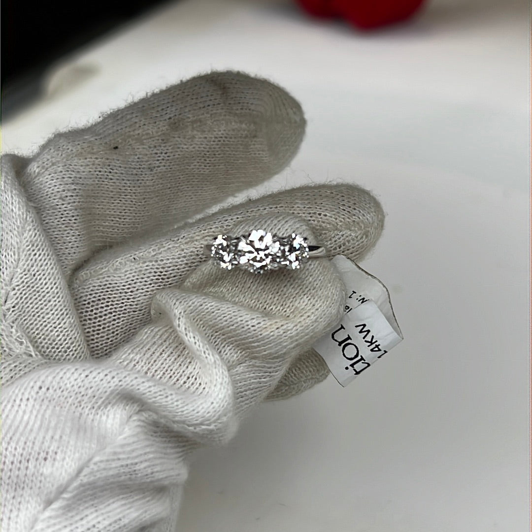 LG 1.01ctw Round Three Stone Diamond Ring