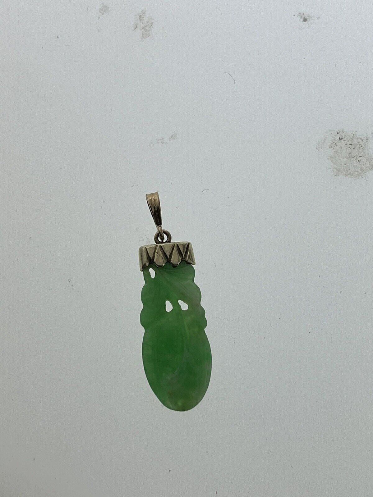 Vintage Apple Green Carved Jade Gold Pear Leaf Pendant Drop 10k Gold